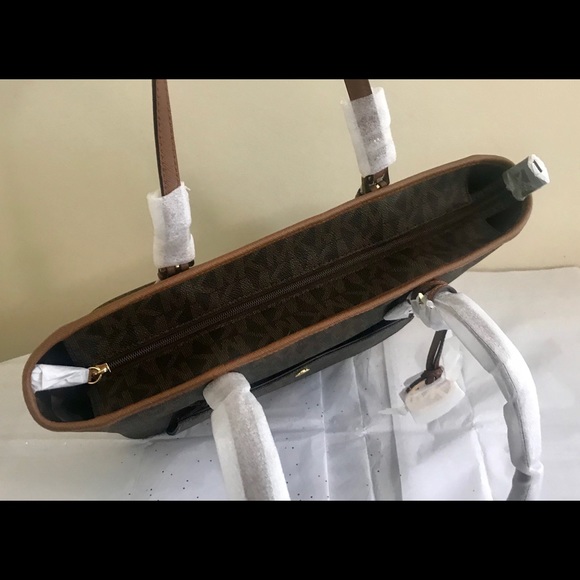 💕💕Michael Kors Large Snap Pocket Tote - Picture 6 of 8